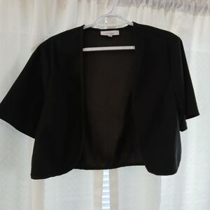 Dressbarn Elegant Black Shrug Bolero Jacket Short Sleeve 17" Length